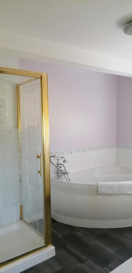 Newby Cross Hotel คาร์ลไอเอิล ภายนอก รูปภาพ