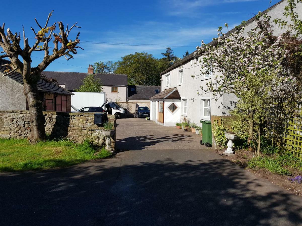 Newby Cross Hotel คาร์ลไอเอิล ภายนอก รูปภาพ