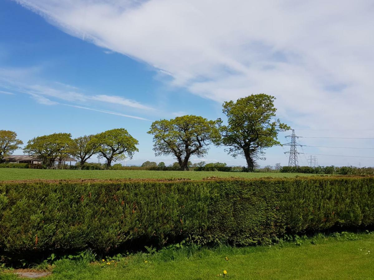Newby Cross Hotel คาร์ลไอเอิล ภายนอก รูปภาพ