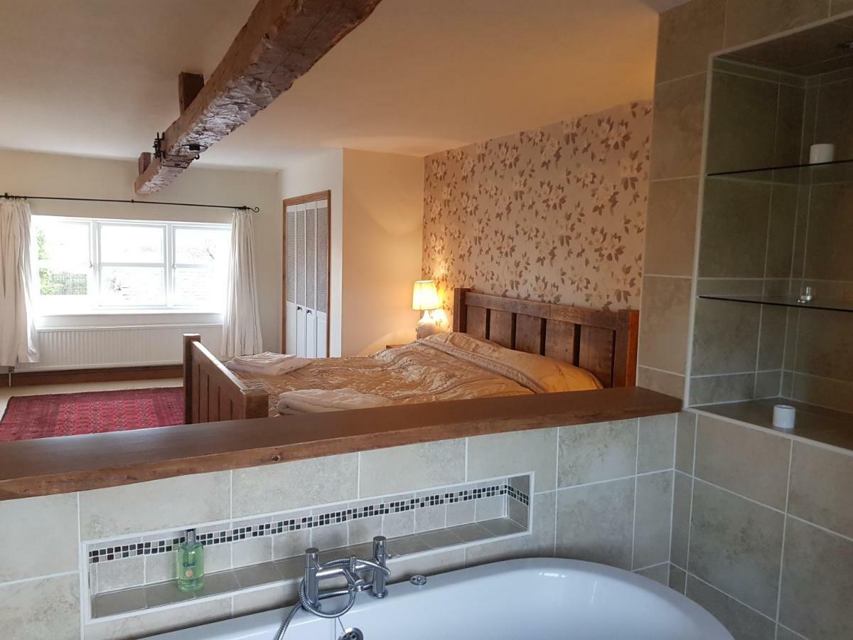 Newby Cross Hotel คาร์ลไอเอิล ภายนอก รูปภาพ