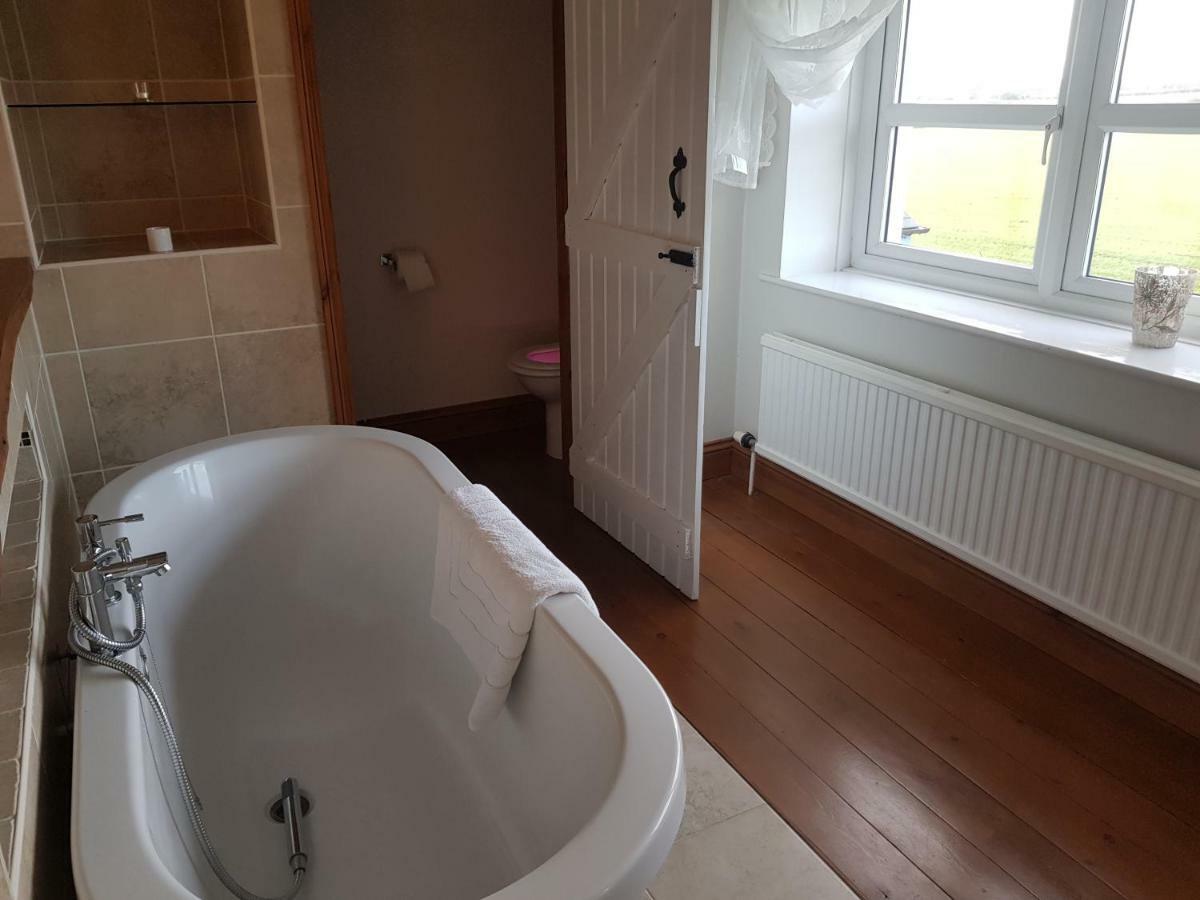Newby Cross Hotel คาร์ลไอเอิล ภายนอก รูปภาพ