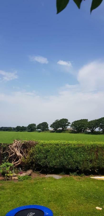 Newby Cross Hotel คาร์ลไอเอิล ภายนอก รูปภาพ